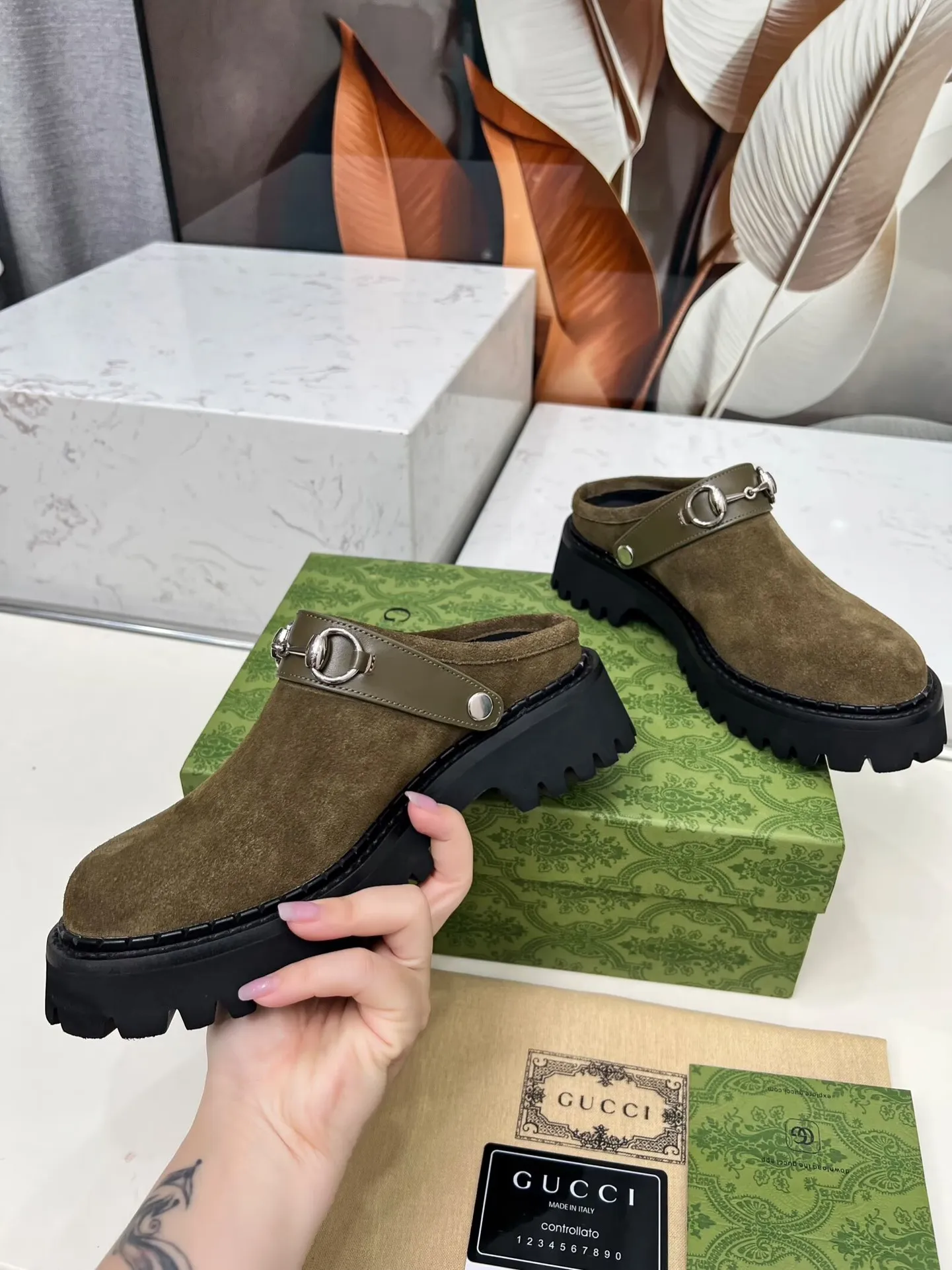 👟👟Ex-factory price 480👟👟 GUCCI British-style fashion slippers, lazy design back stumbling ➕thick sole increased height, empty back shape looming with exposed ankles, super cool when walking, age-neutral style, wide audience, Fabric: cowhide, mercerized cow suede Lining/foot pad: cowhide Outsole: foam outsole Heel height: 5cm Number of yards: 35-42 (customized numbers at both ends) Color: 4 colors available: black, brown, and military green Packing: card, bag